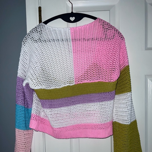 Colorblock Crotchet Crop Top - Picture 3 of 3